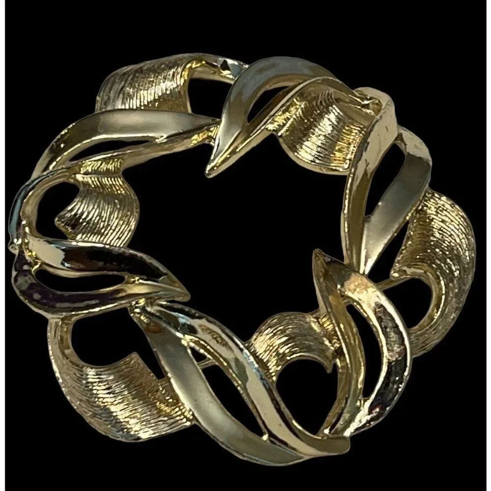 Gold Wreath Brooch Pin Polished Brushed Ribbons Open Work Vintage Signed KRAMER